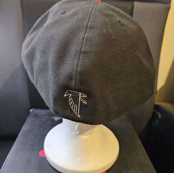 New Era Black Red Cap 59Fifty 5950 Hat Size 8 1/8 Atlanta Falcons NFL - Picture 3 of 5